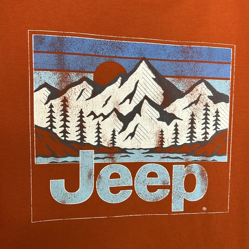 JEEP Outdoorsy Mountain Scene Orange Graphic Print Tee size Small